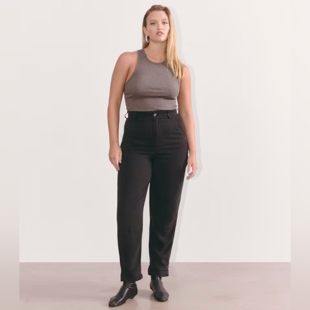 Everlane The Chino pants in Buttersoft high rise 100% TENCEL in black